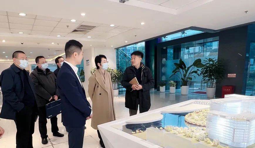 上海市地方金融监管局局长解冬一行莅临冰球突破豪华版技术调研指导